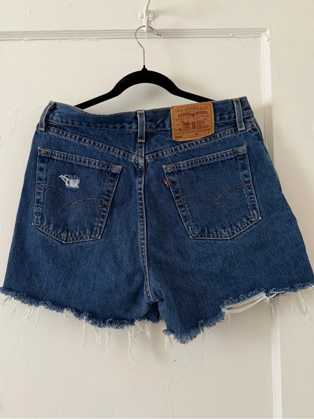 Levi’s Women 560 Denim Short | Dark Blue Wash | Raw Hem | Size 12